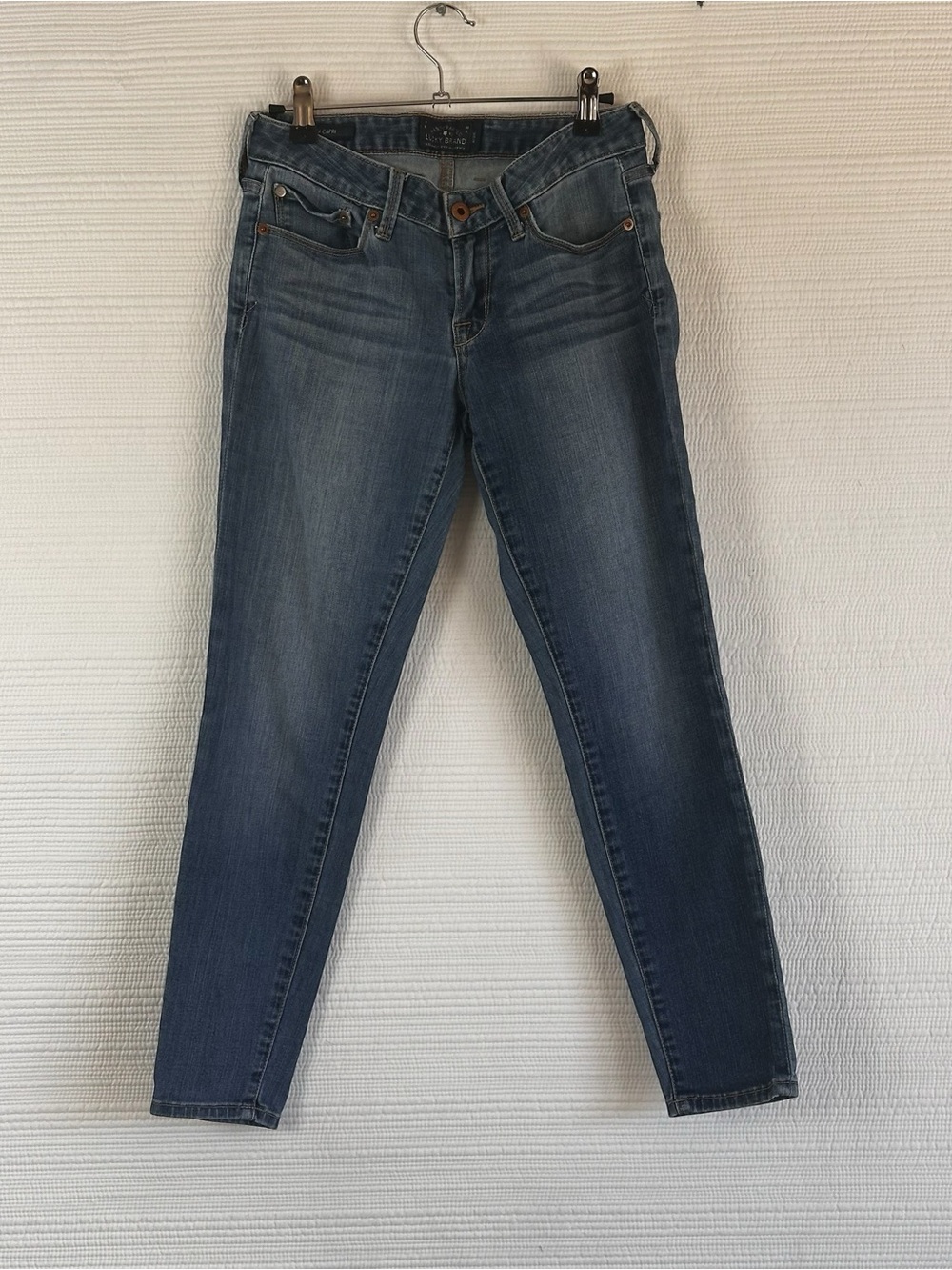 Lucky Brand Lolita Capri Jeans Womenโs Size 2/26 โ Y2K Medium Wash Skinny Crop